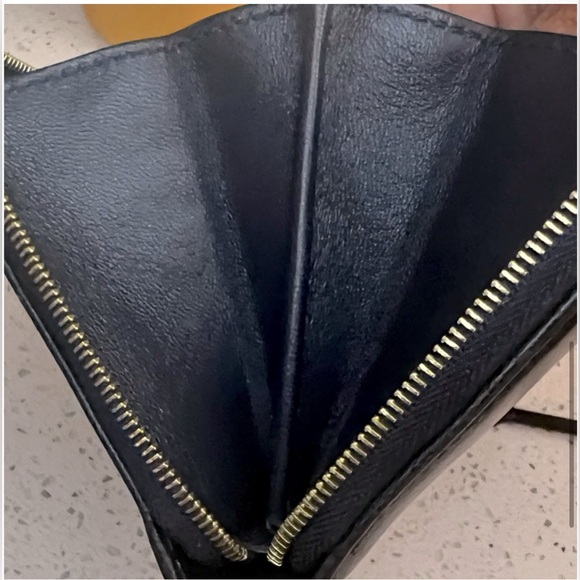 💯% ❌RARE ❌ CELINE ZIPPY LONG WALLET 💯% - Picture 10 of 13